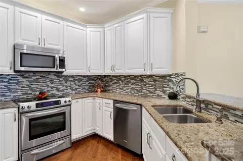 Kitchen - 1331 Torrence 1331 Cir #1331, Davidson, NC 28036 photo 1 of 2