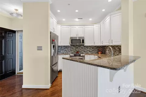 Kitchen - 1331 Torrence 1331 Cir #1331, Davidson, NC 28036 photo 2 of 2