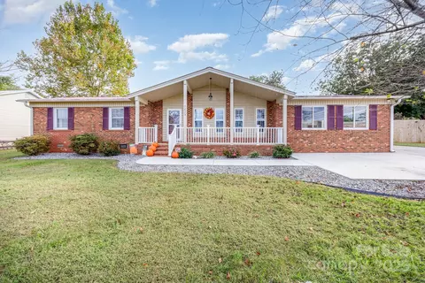 7233 Welborn Rd, Trinity, NC 27370