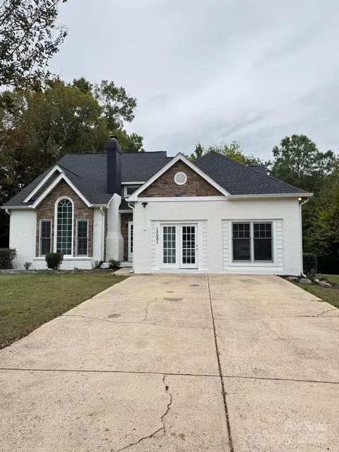 13001 Greycrest Dr, Charlotte, NC 28278