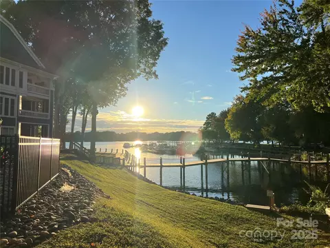 725 Southwest Dr, Davidson, NC 28036