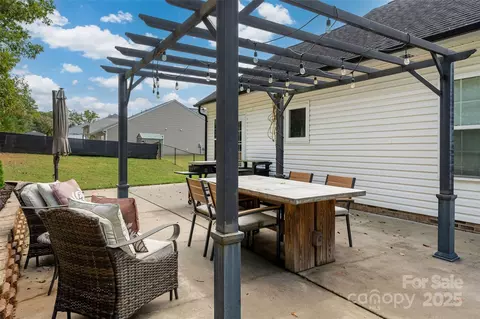 Exterior - 620 Hunley St, Monroe, NC 28112 photo 3 of 5