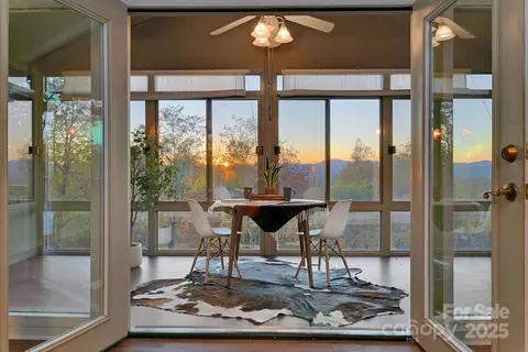 384 Oakanoah Cir, Brevard, NC 28712