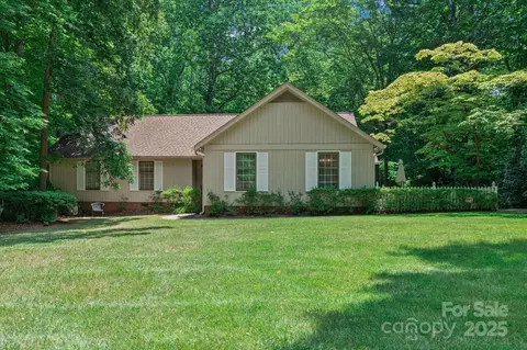 319 Kingsley Dr, Charlotte, NC 28270
