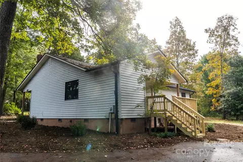 1210 29th Avenue Ne Dr NE, Hickory, NC 28601