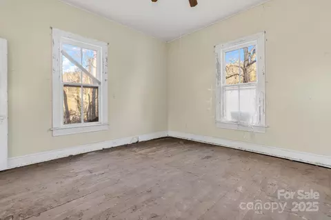 Bedroom - 143 Sharon Rd, Fairview, NC 28730 photo 1 of 5