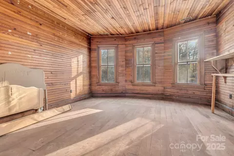 Bedroom - 143 Sharon Rd, Fairview, NC 28730 photo 5 of 5