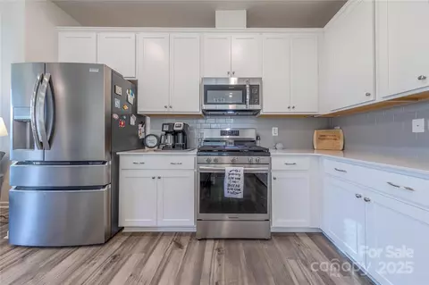 Kitchen - 8007 Scarlet Maple Ln, Tega Cay, SC 29708 photo 2 of 2