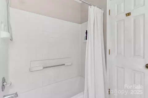 Bath - 133 Sharon Rd, Fairview, NC 28730 photo 2 of 4