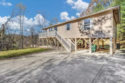 133 Sharon Rd, Fairview, NC 28730