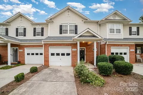 5310 Waverly Lynn Ln, Charlotte, NC 28269