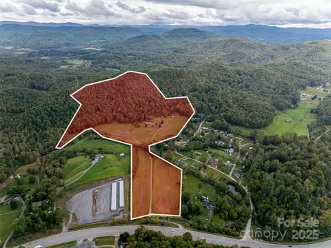 71 Happy Valley Dr, Mills River, NC 87759