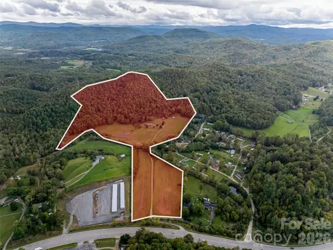71 Happy Valley Dr, Mills River, NC 87759