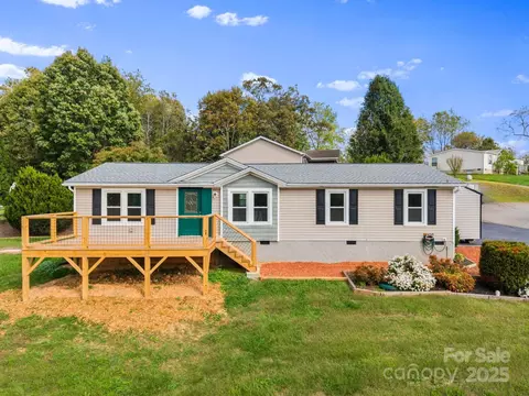 6 Sahalee Dr, Asheville, NC 28804