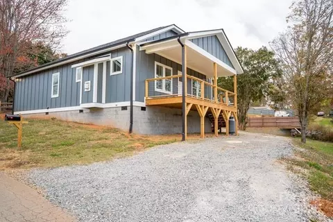21 Marion Rd, Leicester, NC 28748