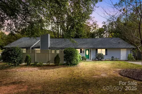 2836 Huntingtowne Farms Ln, Charlotte, NC 28210