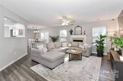 8815 Laurel Run Dr, Charlotte, NC 28269