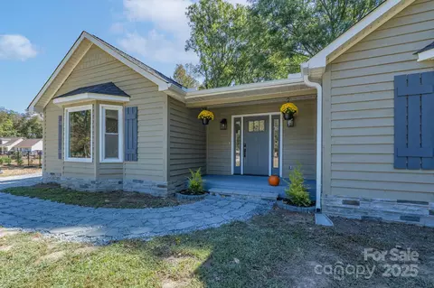 1417 Red Oaks Dr, Rock Hill, SC 29730