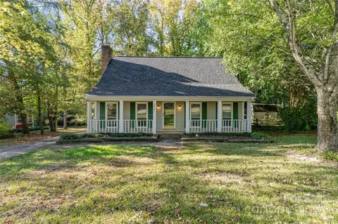 2319 Oak Leigh Dr, Charlotte, NC 28262