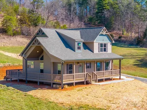 50 Fairview St, Franklin, NC 28734