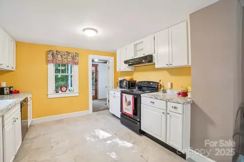 Kitchen - 11 Ramsey Rd, Marshall, NC 28753 photo 1 of 2
