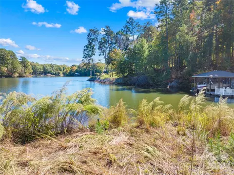 5745 Lake Pointe Dr, Granite Falls, NC 28630