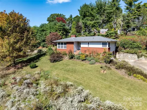 8 W Haywood Dr, Canton, NC 28716