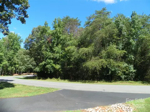 565 Whisper Lake Dr, New London, NC 28127