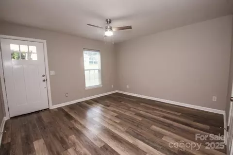 Living - 707 Summit St, Monroe, NC 28112 photo 2 of 6