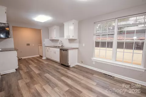 Living - 707 Summit St, Monroe, NC 28112 photo 4 of 6