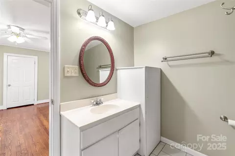 Bath - 1914 John Moore Rd, Monroe, NC 28110 photo 2 of 3