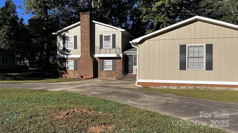 1325 Leolillie Ln, Charlotte, NC 28216