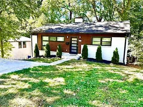 4910 Valley Stream Rd, Charlotte, NC 28209