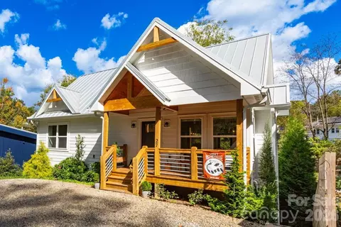 27 Ruslan Dr, Asheville, NC 28806
