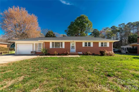 2033 Kimway Dr, Matthews, NC 28105