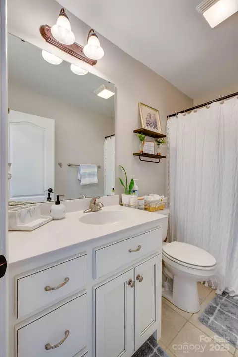 Bath - 1369 Landsdowne Dr, Conover, NC 28613 photo 1 of 5
