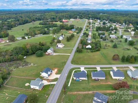 View/Area - 1369 Landsdowne Dr, Conover, NC 28613 photo 4 of 5