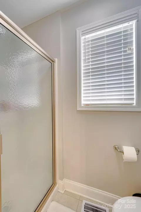 Bath - 1369 Landsdowne Dr, Conover, NC 28613 photo 3 of 5