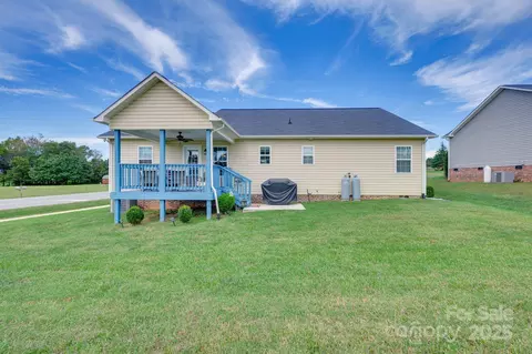 Exterior - 1369 Landsdowne Dr, Conover, NC 28613 photo 1 of 1