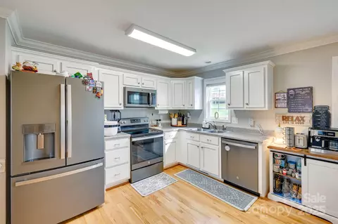 Kitchen - 1369 Landsdowne Dr, Conover, NC 28613 photo 1 of 3