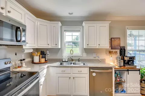 Kitchen - 1369 Landsdowne Dr, Conover, NC 28613 photo 3 of 3