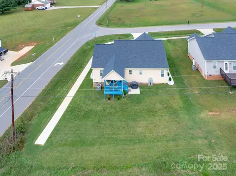 View/Area - 1369 Landsdowne Dr, Conover, NC 28613 photo 2 of 5