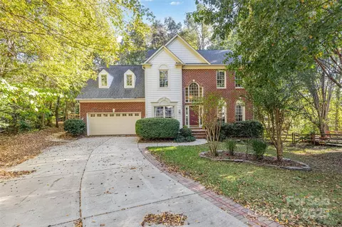 8437 Kilmartin Ln, Charlotte, NC 28269