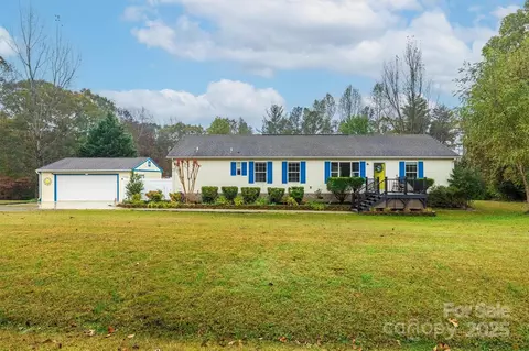 1327 Premier Rd, Granite Falls, NC 28630