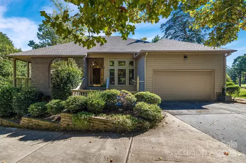 20 Pine Knoll Dr, Lake Wylie, SC 29710