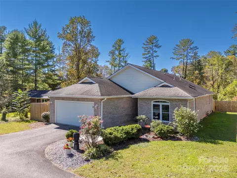 949 Kanuga Rd, Hendersonville, NC 28739