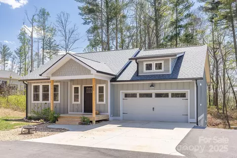 209 Fall Leaves Dr, Fairview, NC 28730