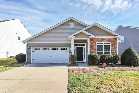 7016 Solares Dr, Charlotte, NC 28215