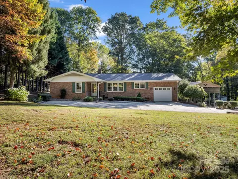 646 Walker St, Columbus, NC 28722
