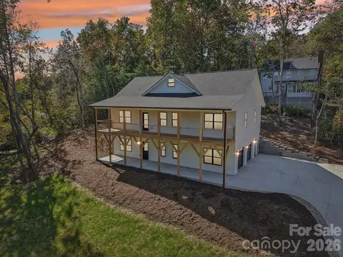 271 Greenstone Ln, Mills River, NC 28759